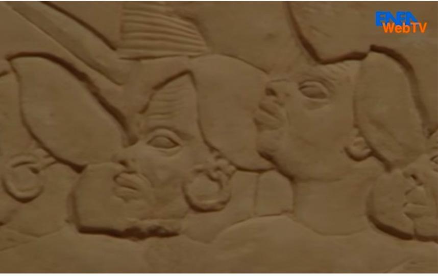 Riproduzione delle steli della tomba di Horemheb